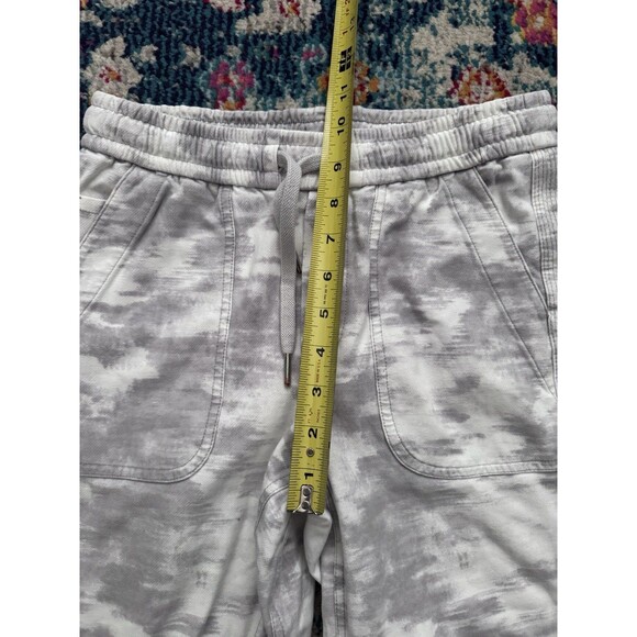 Athleta Farallon Jogger Pants Gray Camo Print Pockets Drawstring Size 2 - Picture 6 of 8